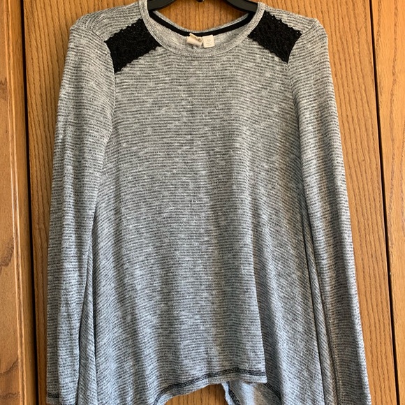 silver long sleeve with black lace - Picture 1 of 2